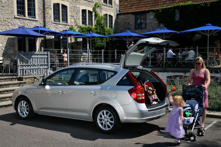  Kia cee&rsquo;d SW 2007 года  (фото 23 из 47)